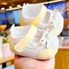 Zapatos para bebé con suelas blandas y características antideslizantes, nuevos estilos primavera/otoño, adecuados para primeros caminantes, para niñas de 0 a 1 año, zapatos de pequeña princesa
