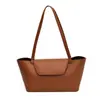 Bolsa de Ombro Elegante e Versátil com Padrão Lichia para Mulheres Verão 2025 Nicho Retrô Grande Capacidade Ombro Único Bolsa para Sogra