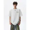 Camiseta de manga corta con bordado tie-dye verde oscuro para hombre, estilo americano de verano, top casual pesado de cuello redondo, ajuste holgado moderno de media manga