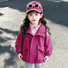 Ropa de abrigo para niña otoño e invierno 2026 nuevo estilo niños polar desmontable tres en uno chaqueta de otoño para bebé niña