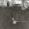 Colar GF Borboleta Fantasma Totalmente Cravejado Série Clássica para Mulheres Versão de Alto Padrão Laço de Ouro V Corrente de Clavícula de Luxo Leve de Nicho