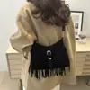 Bolso con Borla para Motocicleta Retro de Nicho para Mujer Modelo Nuevo 2025 Hebilla de Cuero Bolso de Hombro Mate Bolso Cruzado para Viajes Tendencia