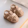Sandálias de Caminhada de Verão para Bebês com Solado Macio e Velcro Antiderrapante, Sapatos para Bebês Meninos e Meninas, Sapatos Fechados no Dedo Estilo Romano com Barulho