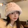 Novo gorro colorido de outono e inverno, chapéu de pelúcia à prova de vento para mulheres, adequado para passeios, com uma atmosfera aconchegante, proteção para as orelhas e aquecimento