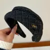 Pinza para el pelo triangular de lana a cuadros de lujo ligero coreana para mujer, nuevo estilo 2025, pinza grande para el pelo para la parte posterior de la cabeza, pinza de tiburón