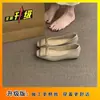 Novedad 2025 Zapatos Planos de Tacón Grueso Cuadrados de Punta Cuadrada Color Gris Elefante para Mujer con Hebilla Cuadrada Metálica y Diseño de Tacón Bajo de Charol