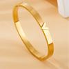 Pulseira V-Shaped Brilhante de Joalheria Transfronteiriça para Mulheres, Moderna e Simples, Dourada Estilosa, Pulseira com Fivela Estilo Luxo Acessível, Pulseira Elegante