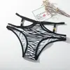 Ropa interior sexy de chica con estampado de leopardo europeo y americano, hebilla metálica, corte en la cadera, levantamiento de glúteos, cintura media, triángulo, tentación, ropa interior sexy para mujer