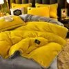 Conjunto de cama de quatro peças de veludo de leite espesso de qualidade de luxo para mães e bebês, com capa de edredom de fleece coral antiestática e com forro de fleece, adequado para uso no inverno.