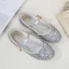 Novos Sapatos de Princesa da Moda e Estilosos para Meninas, Sapatos de Cristal com Lantejoulas, Sapatos Rasos de Couro para Meninas Pequenas para Apresentações na Passarela