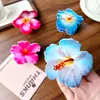 En Stock Imitación Acetato Modelo Nuevo Aproximadamente 10 cm Flor de Hibisco Artificial Pinza para el Cabello para Viajes a la Costa y Vacaciones Pinza Creativa de Flor para el Pelo DIY