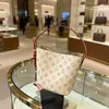 2026 Nueva Bolso de Hombro de Moda para Viajes Diarios, Bolso Cubo, Elegante de Gran Capacidad Versátil Bolso Cubo de Gama Alta