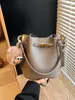 Bolso Pequeño Retro de Gama Alta para Mujer 2025 Nueva Moda Versátil Bolso Cruzado Exquisito Bolso de Hombro Único Bolso Cubo
