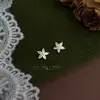 Brincos Pequenos de Zircônia em Formato de Flor, Estilo College Fresco e Doce, Simples, Compactos, Modernos, Versáteis, Acessórios de Joalheria Fabricados em Fábrica
