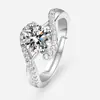 Anillo de diamante de imitación Moissanita estilo frío cruzado regalo para pareja lujo ligero gama alta diseño de nicho anillo de diamante de boda joyería para mano