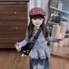 Conjunto de Ropa de Otoño para Niñas 2026 Nuevo Estilo Niña Pequeña Top Rayado Patchwork con Borde de Volantes Jeans de Pierna Ancha Infantiles Modernos