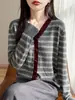 Cardigan de Punto Nuevo de Lana Fina con Cuello en V, Manga Larga, Botón de Corazón, Bloque de Color, Rayas, Top Holgado, Primavera y Otoño 2026