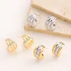 Pendientes Minimalistas Europeos y Americanos Transfronterizos de Superficie Lisa de Alta Gama con Diseño de Textura Única en Forma de C para Mujer