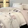 Luxo Leve Sensação de Alta Qualidade Amigo da Pele Bordado Conjunto de Quatro Peças Lençol de Algodão Lavado Capa de Edredom Conjunto de Três Peças Conjunto de Lençol com Elástico Roupa de Cama