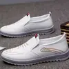 Venta al por mayor transfronteriza de zapatos de cuero para hombre, suela suave de PU, cómodos y casuales, mocasines slip-on de moda con suela de goma