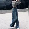 Nueva colección otoño e invierno 2026: Jeans casuales de pierna ancha para mujer, de tiro alto, fluidos, holgados, adelgazantes, en color azul, con corte recto.