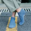 Calcetines de hombre de verano color liso calcetines invisibles transpirables absorbentes de sudor calcetines desodorantes calcetines verticales para hombre puesto de calcetines para hombre calcetines invisibles para hombre al por mayor