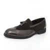 Mocasines cuadrados de estilo británico con borlas para hombre, tamaño grande, zapatos de cuero para hombre, estilo patchwork brogue tallado, slip-on, negocios casual