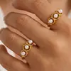 Anillo de Zirconia y Perla de Lujo Ligero con un Diseño Sencillo y Elegante, Exquisita Joyería de Anillo Abierto Ajustable para Mujer