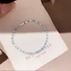 Pulsera con Colgante Ovalado de Circonita Dopamina con un Diseño Único, Exudando un Estilo de Nicho, Joyería Fina Lujosa y Sofisticada