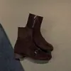 Botas finas de camurça bege com bico quadrado, que aumentam a altura e afinam, para mulheres, novo estilo 2026, com fivela e tira, salto grosso, salto plataforma escondido, sapatos da moda