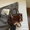 Bolso de Mano de Nicho Tendencia Estilo Coreano para Mujer 2026 Nuevo Modelo Bolso Cruzado de Lujo Ligero Bolso de Hombro de Nicho Retro de Moda Tendencia