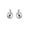 Pendientes de perlas grandes únicos y exagerados estilo retro francés para mujer, pendientes de bola de metal de diseño de alta gama, ligeros y de temperamento.