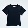 A Versão Correta do Novo Modelo Coreano 26, Semelhante ao Estilo de Jingnan, Blusa Versátil de Gola Redonda de Manga Curta Slim Fit com Etiqueta Aplicada