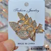 Broche de Mariposa Hueca con Diamantes AB Iridiscentes para Mujer, Pin de Mariposa de Diamantes Lujoso a Todo Color para Trajes y Abrigos, Broche Elegante y Lujoso
