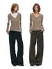 Suéter de tricô V-neck cor de café retrô estilo francês para mulheres, perfeito para o outono, com textura sofisticada e macia, efeito emagrecedor e mangas compridas