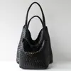 Bolsa Tote Grande de Couro Macio Tecida à Mão, Bolsa de Ombro Texturizada Casual Fashion Europeia e Americana Transfronteiriça para Mulheres