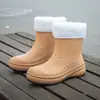 Botas de Chuva Femininas de Cor Sólida Versáteis Estilo Coreano Antiderrapantes Planas Quentes Meio da Panturrilha Sapatos Aquáticos Femininos Cozinha Externa Botas de Chuva Femininas Impermeáveis