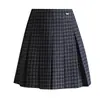 Saia plissada xadrez da moda para mulheres, novo estilo outono e inverno de 2026, cintura elástica, saia curta em linha A que afina, versátil e casual