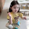 Conjunto de Calça e Blusa de Manga Curta de Verão para Meninas 2026 Novo Estilo Infantil Manga Bufante Desenho Animado Manga Curta Calça Casual Listrada