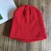 Gorro frío de lana gruesa y cálida de moda retro de color puro para otoño e invierno, moderno para hombres y mujeres, versátil y popular para parejas de punto de calle.