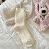 Etiqueta de tela de huevo coreana calcetines de lana para mujer calcetines de media pantorrilla otoño e invierno engrosados cálidos grises nicho calcetines de montón pegajoso
