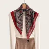 Pañuelo estilo vintage con estampado de anacardos para mujer, un accesorio chic y discreto que se puede usar en capas e incluso como cinturón para la cintura para crear un efecto adelgazante