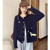 Cardigan feminino de malha de algodão, estilo coreano, novo design para primavera e outono, macio e aconchegante, com jacquard de cachorrinho e bordado de borboleta