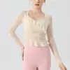 Top Deportivo de Malla Irregular para Mujer con Mangas Largas, Borde Fruncido, Ajuste Delgado, para Yoga, Pilates, Ropa Exterior, con Almohadillas en el Pecho.