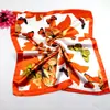 Elegante Bufanda Pequeña de Seda Otoño e Invierno Bufanda Cuadrada Nueva Versátil Estampada para Mujer