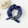 Pedidos Japoneses y Coreanos 58 Bufandas de Seda Bufandas Cuadradas Pequeñas Pañuelos para la Cabeza de Mujer Versátiles Estampado Paisley Bufandas de Algodón y Lino Venta al por Mayor Verano Estilo Delgado