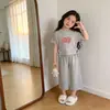 Conjunto de Verano Estilo Coreano para Niñas, Dulce Forma de Corazón con Cara Sonriente, Nuevo Top de Manga Corta, Elegante Conjunto de Dos Piezas para Niños con Pantalones Cortos
