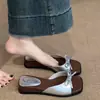 Pantuflas de estilo francés con brisa nocturna y suela gruesa para mujer, para uso exterior en verano, nueva moda casual 2026 con lazo y para combinar con faldas, sandalias de cuña