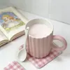 Caneca Cerâmica com Listras Verticais, Xícara de Café Estilo Ins, Copo de Água de Alta Estética para Casa e Escritório, Caneca Simples para Casal