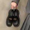 Sapatos Loafer de Sola Grossa 2023 Novo Estilo Primavera Fáceis de Combinar Sapatos Pretos Estilo Britânico Sapatos Pequenos de Couro Bico Redondo Estilo Retrô Sapatos de Couro Femininos